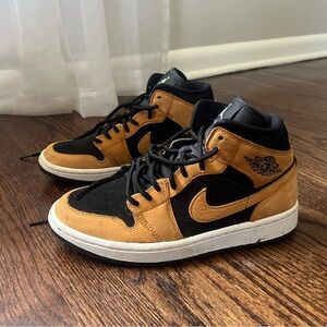 Air Jordan 1 Mid Women’s Desert Ochre